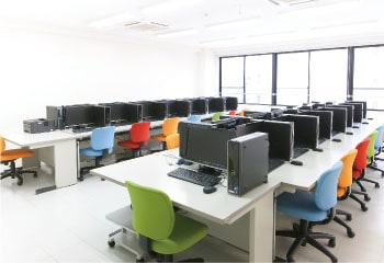 日本ビジネス公務員専門学校の施設画像